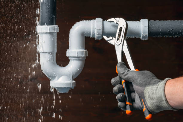 Professional Emergency Plumber technician working in Apollo, PA
